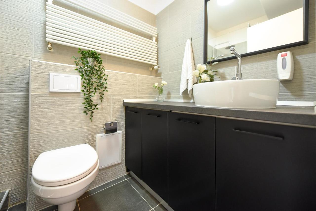 Read All About It - Stylish Central Studio Bucureşti Ngoại thất bức ảnh
