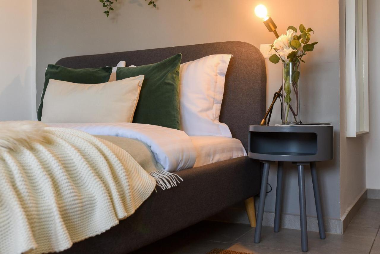 Read All About It - Stylish Central Studio Bucureşti Ngoại thất bức ảnh