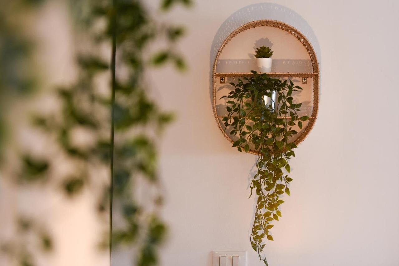 Read All About It - Stylish Central Studio Bucureşti Ngoại thất bức ảnh