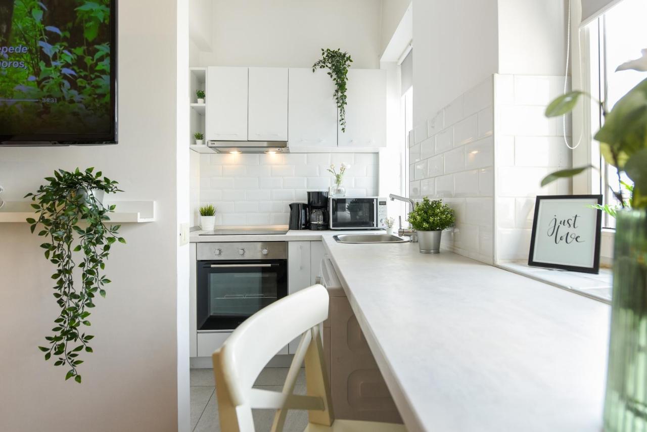 Read All About It - Stylish Central Studio Bucureşti Ngoại thất bức ảnh