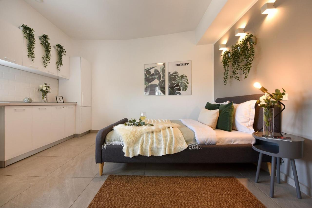 Read All About It - Stylish Central Studio Bucureşti Ngoại thất bức ảnh