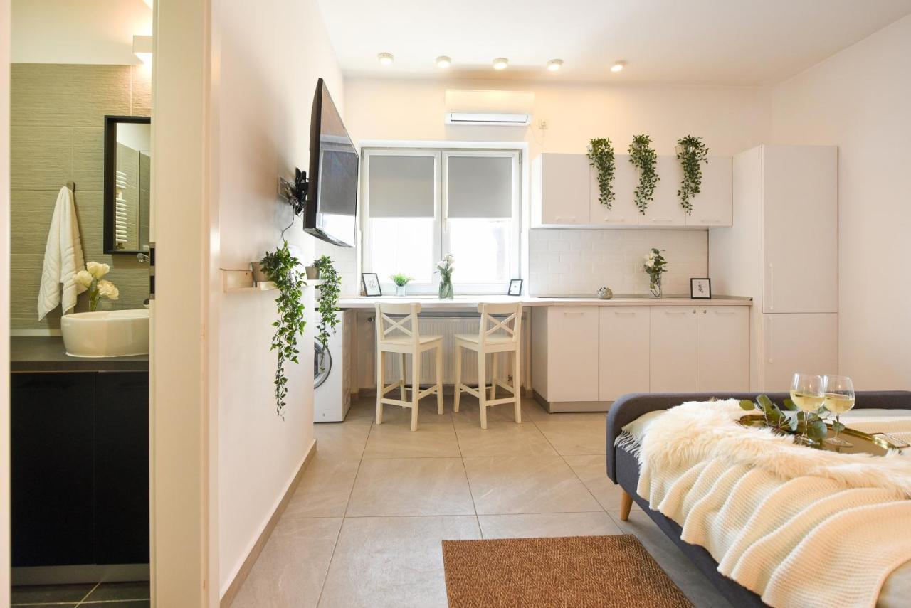Read All About It - Stylish Central Studio Bucureşti Ngoại thất bức ảnh