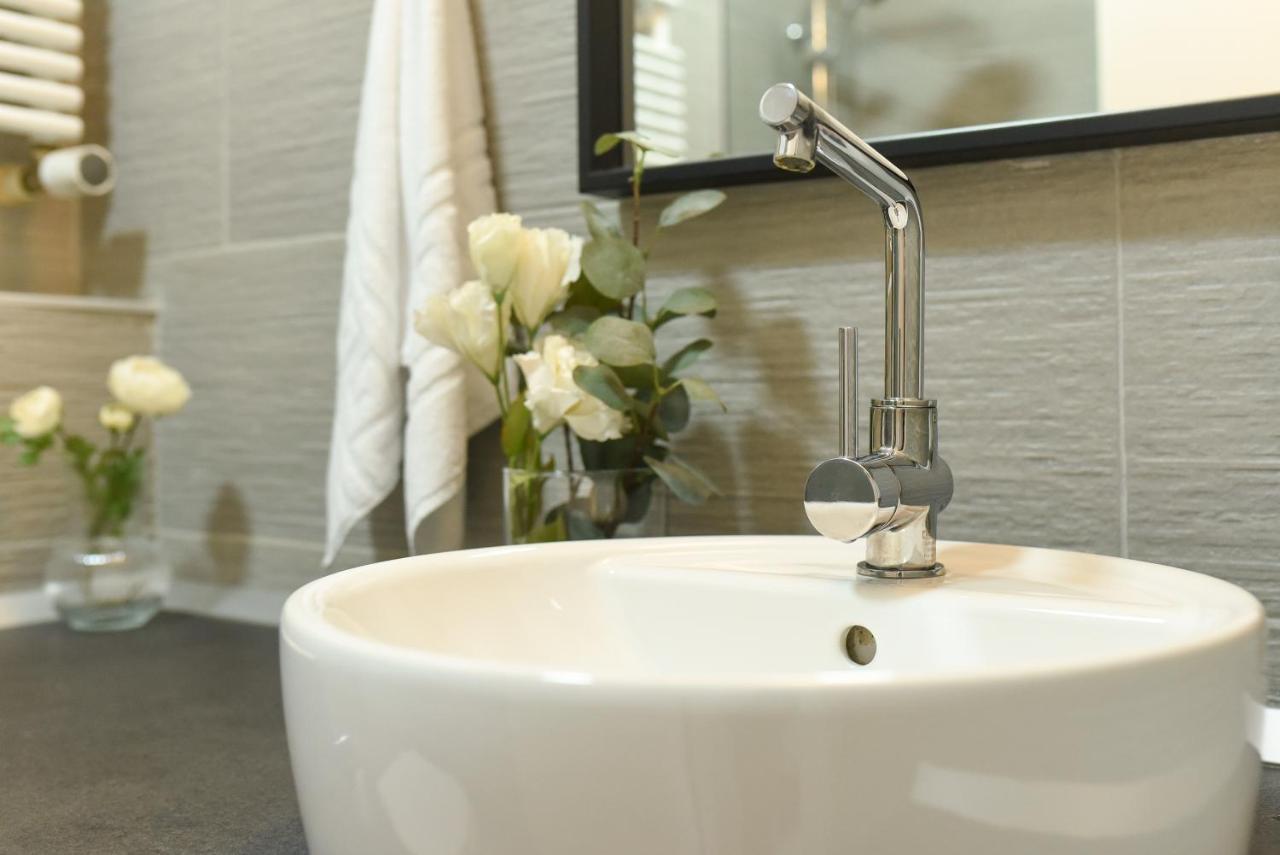 Read All About It - Stylish Central Studio Bucureşti Ngoại thất bức ảnh